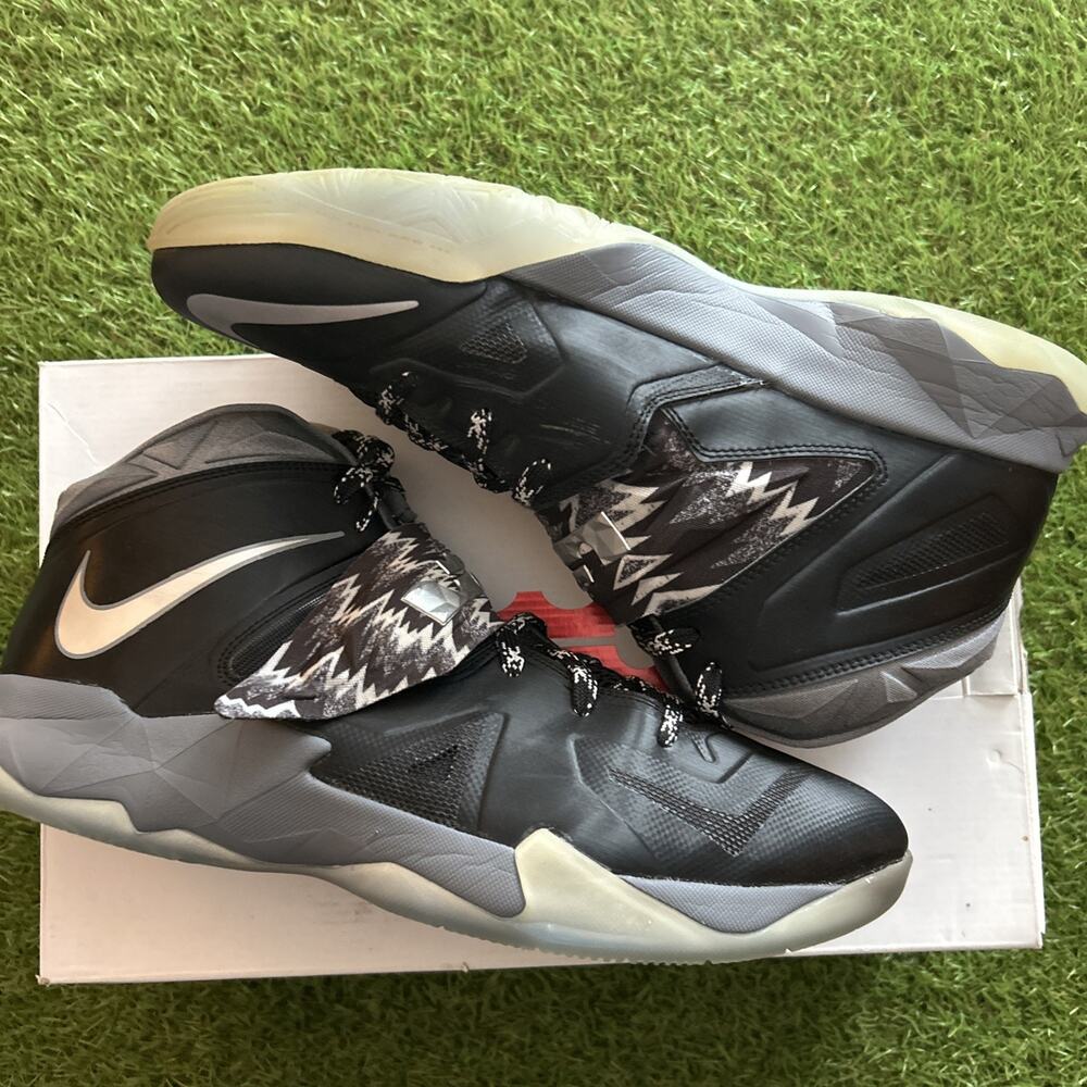 Size 13 - Nike LeBron Zoom Soldier 7 Black Men’s Basketball Shoes Retro Vintage